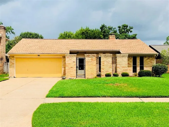 15727 Echo Hill Dr, Houston, TX 77059