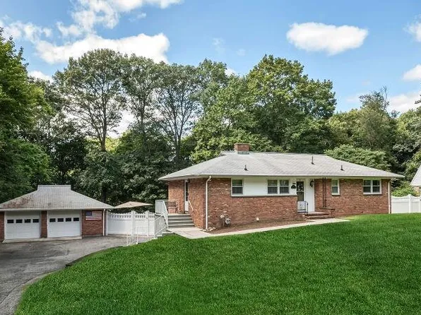 1 Augur Road, Airmont, NY 10901
