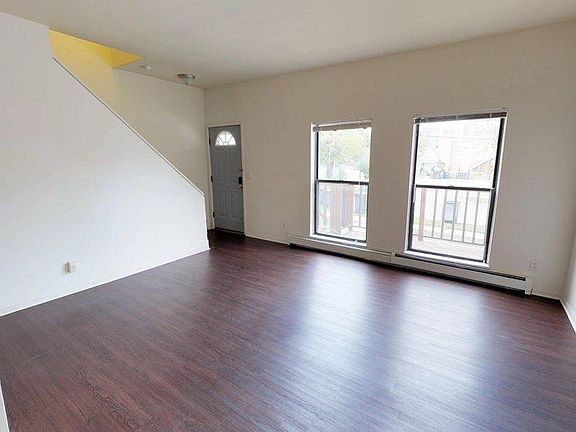 5th image of 126 Hill St