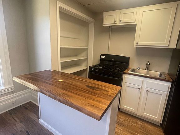 2nd image of 5960 Wellesley Ave APT 7