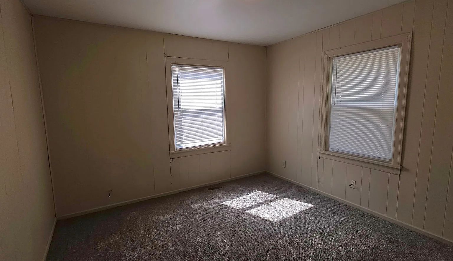 2 Bedroom 1 Bath Bungalow $895! Central Heat & Air! Cute! — Photo 4