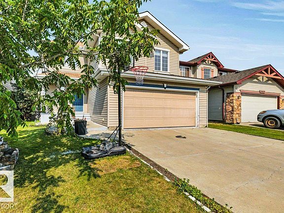 3rd image of 2426 34a Ave NW