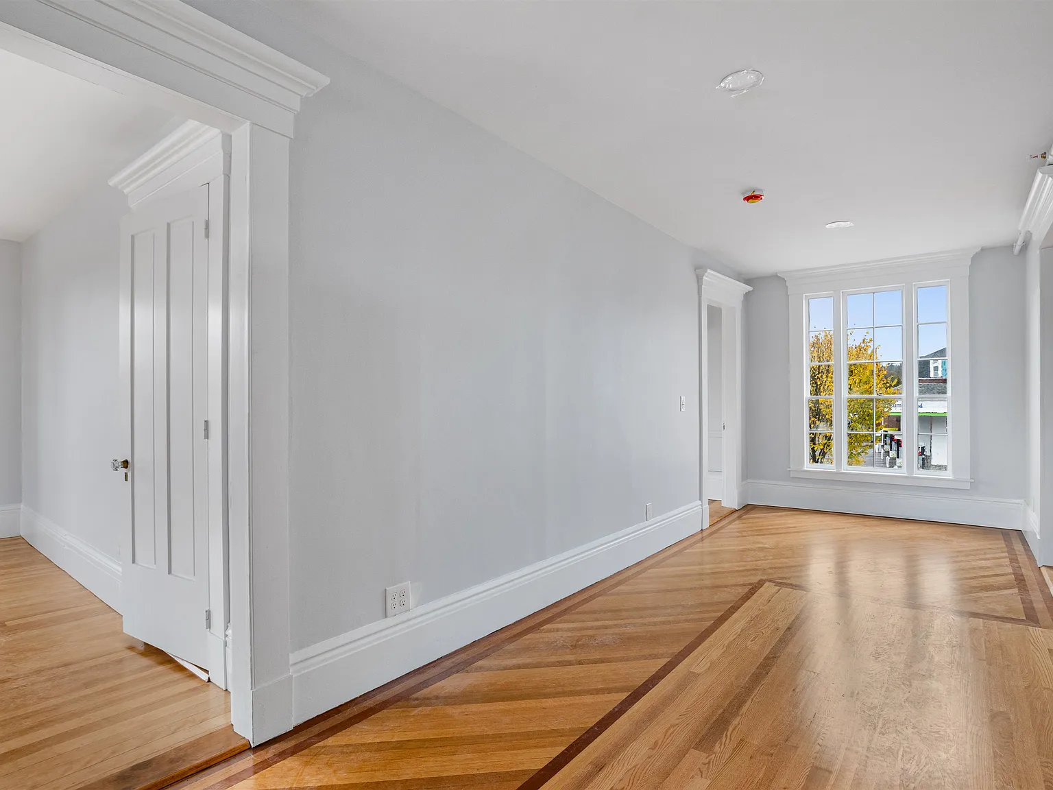 3 bed, 1100 sqft, $1,600 — Photo 2