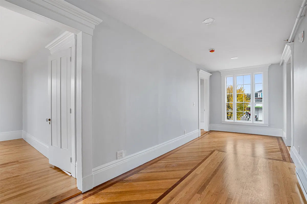 Building Photo - 109 Pleasant St #203