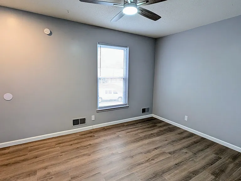 8324 Robinson St — Photo 6