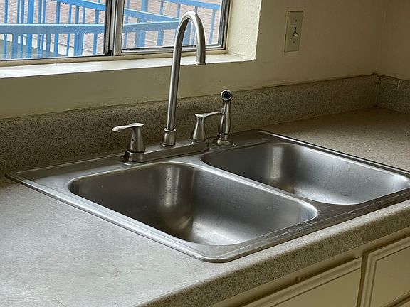 5th image of 802 W 164th St #9