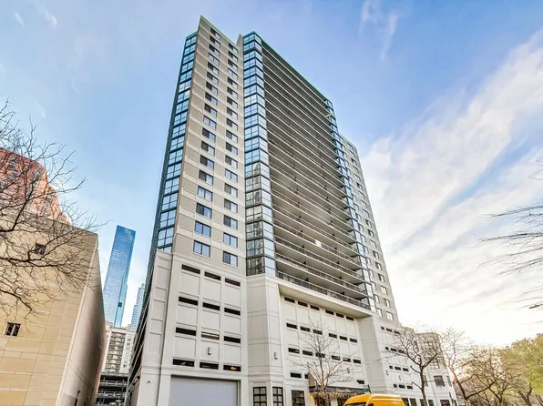33 W Delaware Pl APT 21H, Chicago, IL 60610
