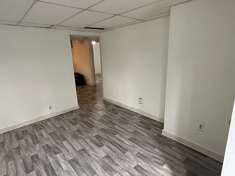 2805 NE 56th Ter — Photo 18