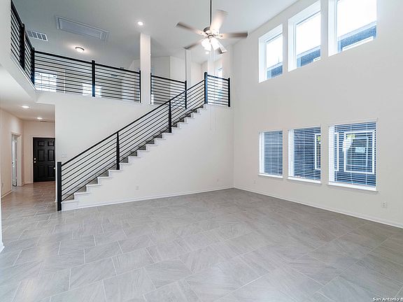 5th image of 5211 Marliese Peak