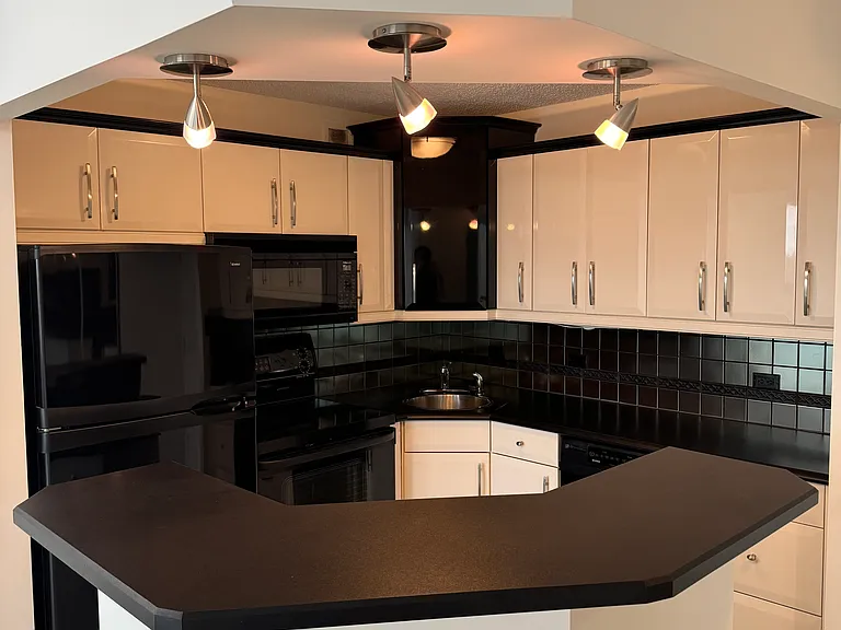 55 Nassau St N #4 — Photo 4