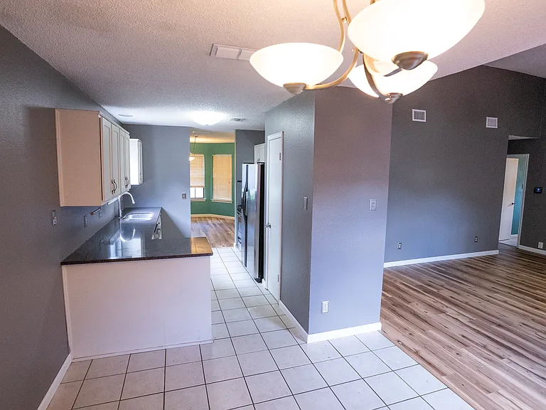 9904 Briar Ridge Dr — Photo 6