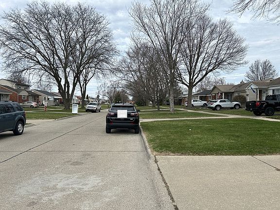 5th image of 15601 Churchill St