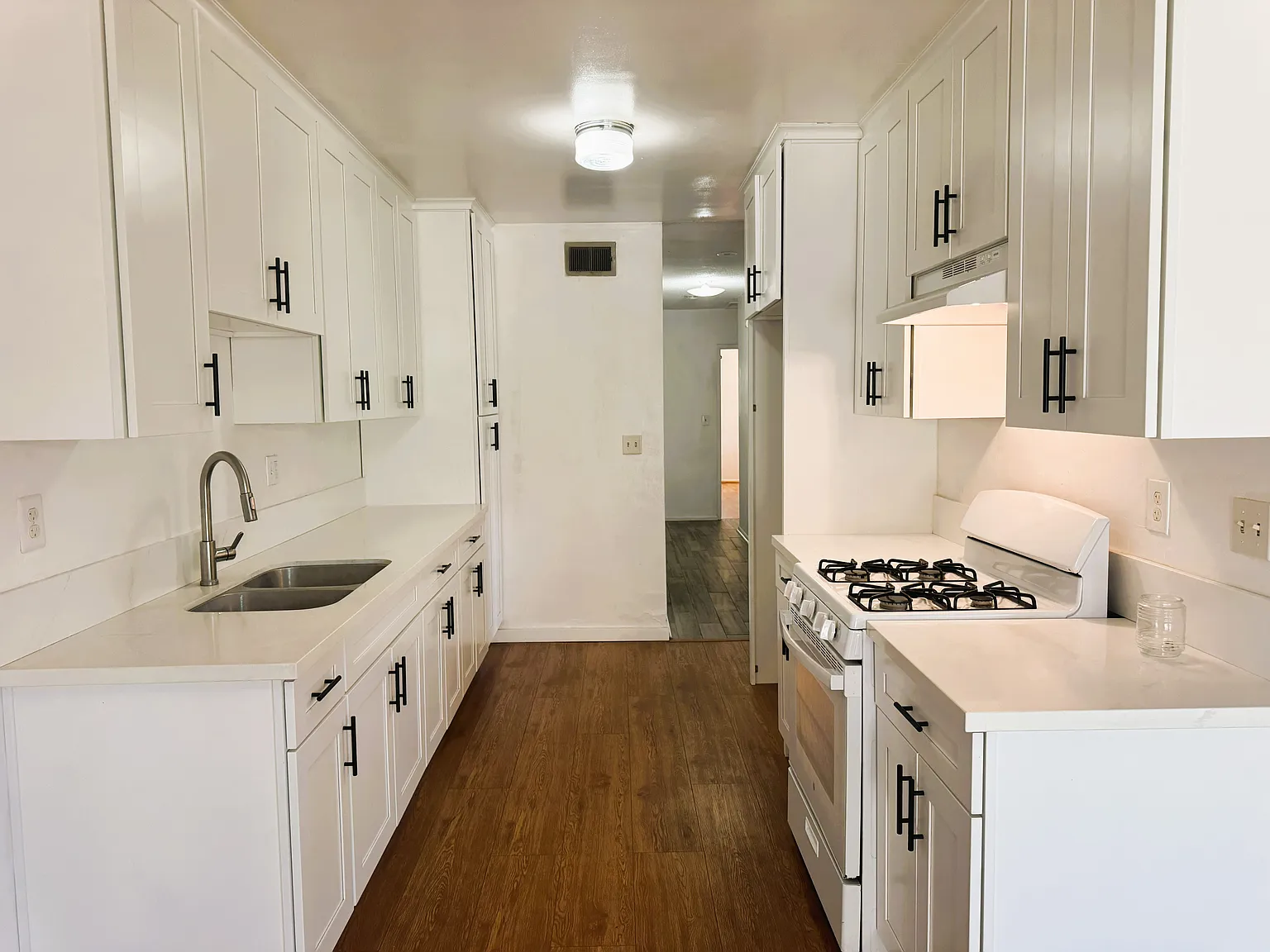 3 bed, 1200 sqft, $3,600 — Photo 4