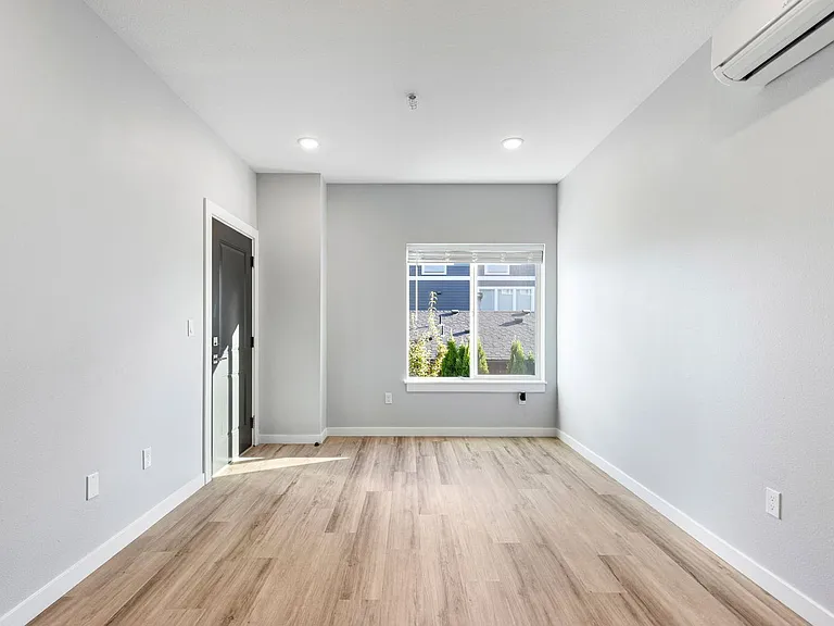 7150 N Greenwich Ave #9 — Photo 6