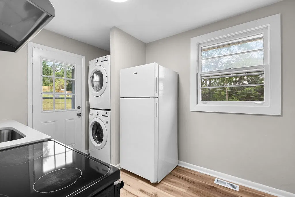 2 bed, 663 sqft, $1,700 — Photo 2