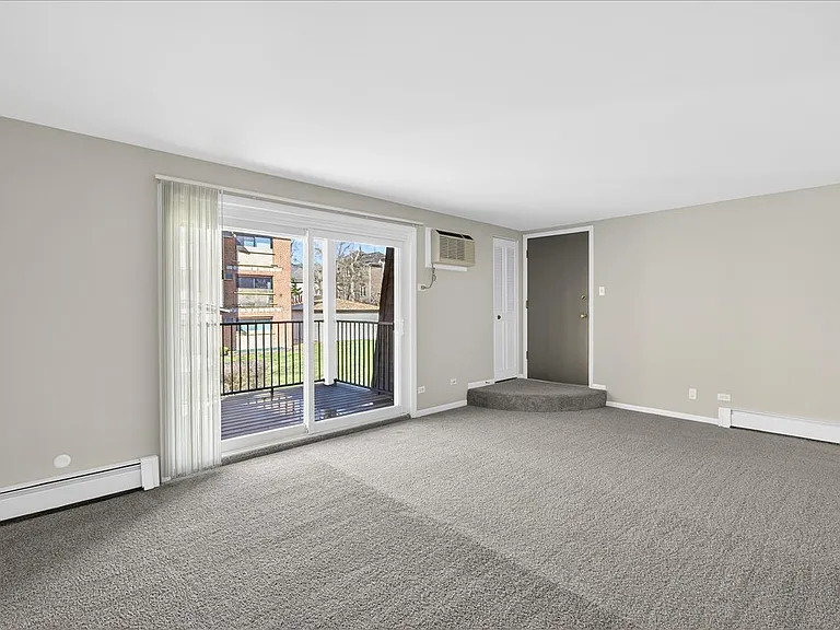 708 W 65th St #6 — Photo 21