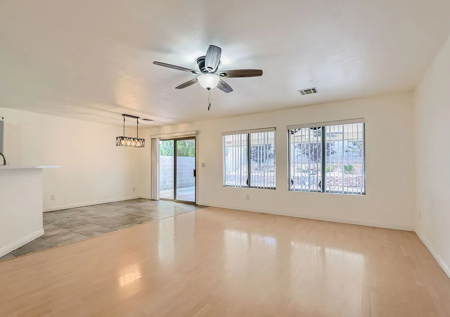 Beautiful 3-Bedroom Home in Convenient Location! — Photo 2