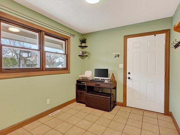 2nd image of 716 11th Ave E