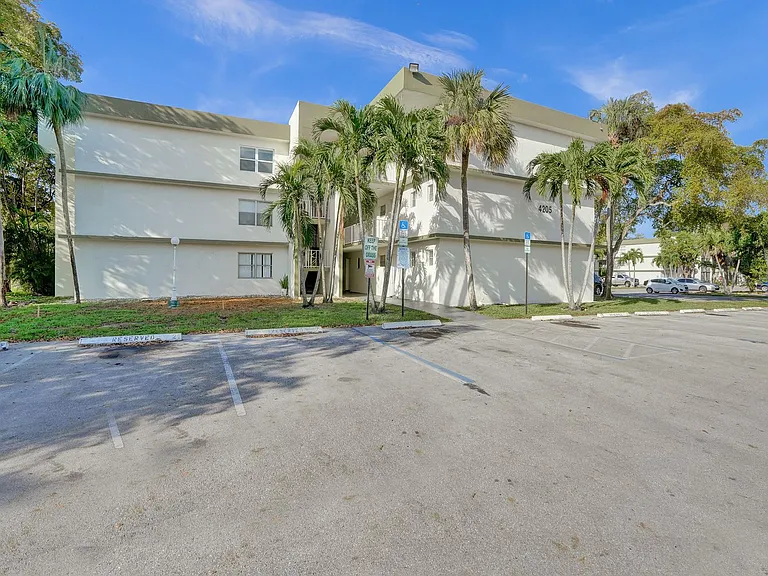 4205 N University Dr #108 — Photo 38
