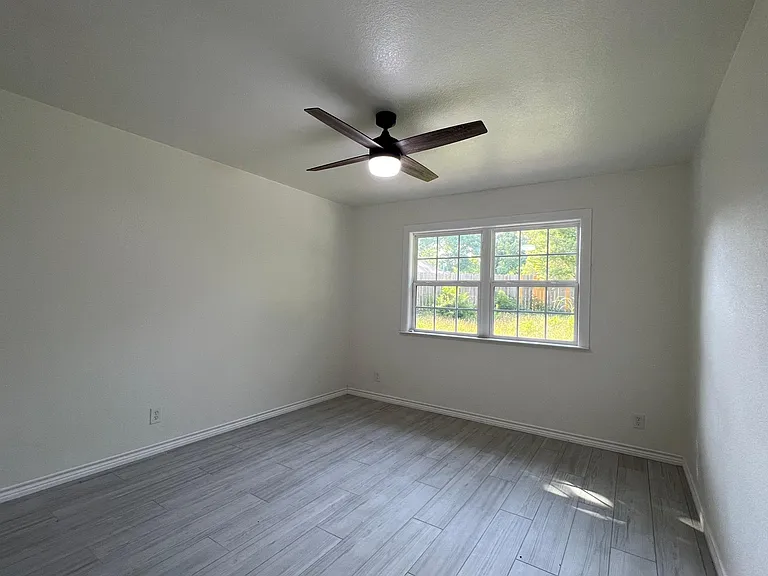 11700 Spring Hill Dr — Photo 12