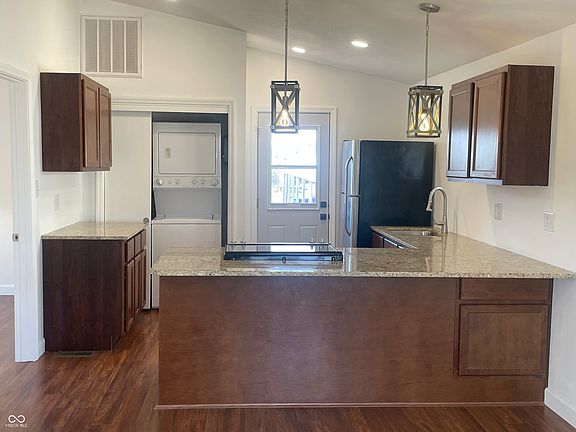 4th image of 1329 S Locke St