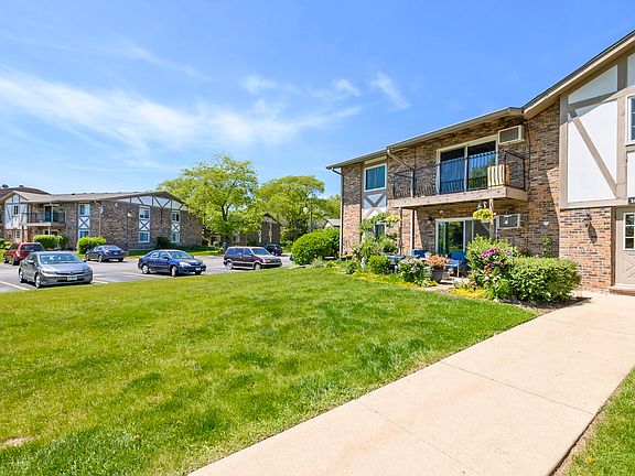 2nd image of 16W540 Lake Dr #9A-201