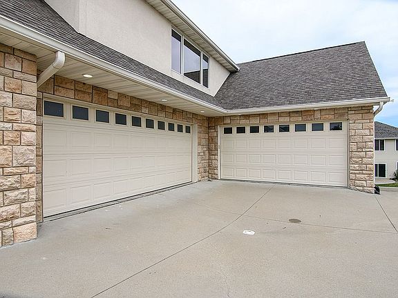 2nd image of 8851 Golf Cir