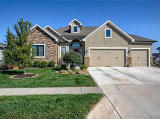 816 Bridgeshire Dr, Raymore, MO 64083