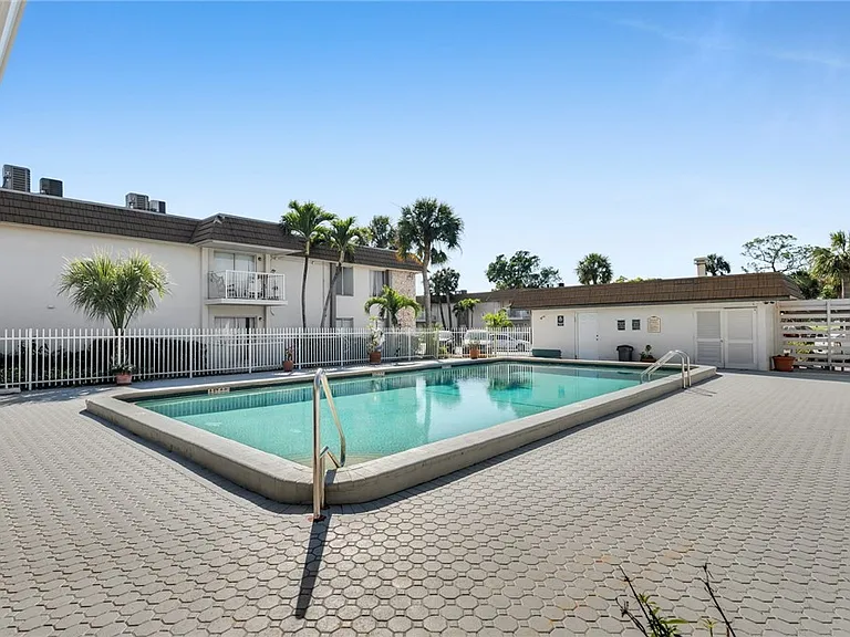 1830 Maravilla Ave #804 — Photo 5