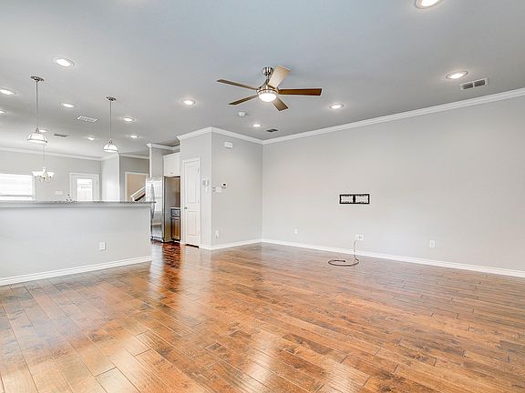 4th image of 3417 W 6th St