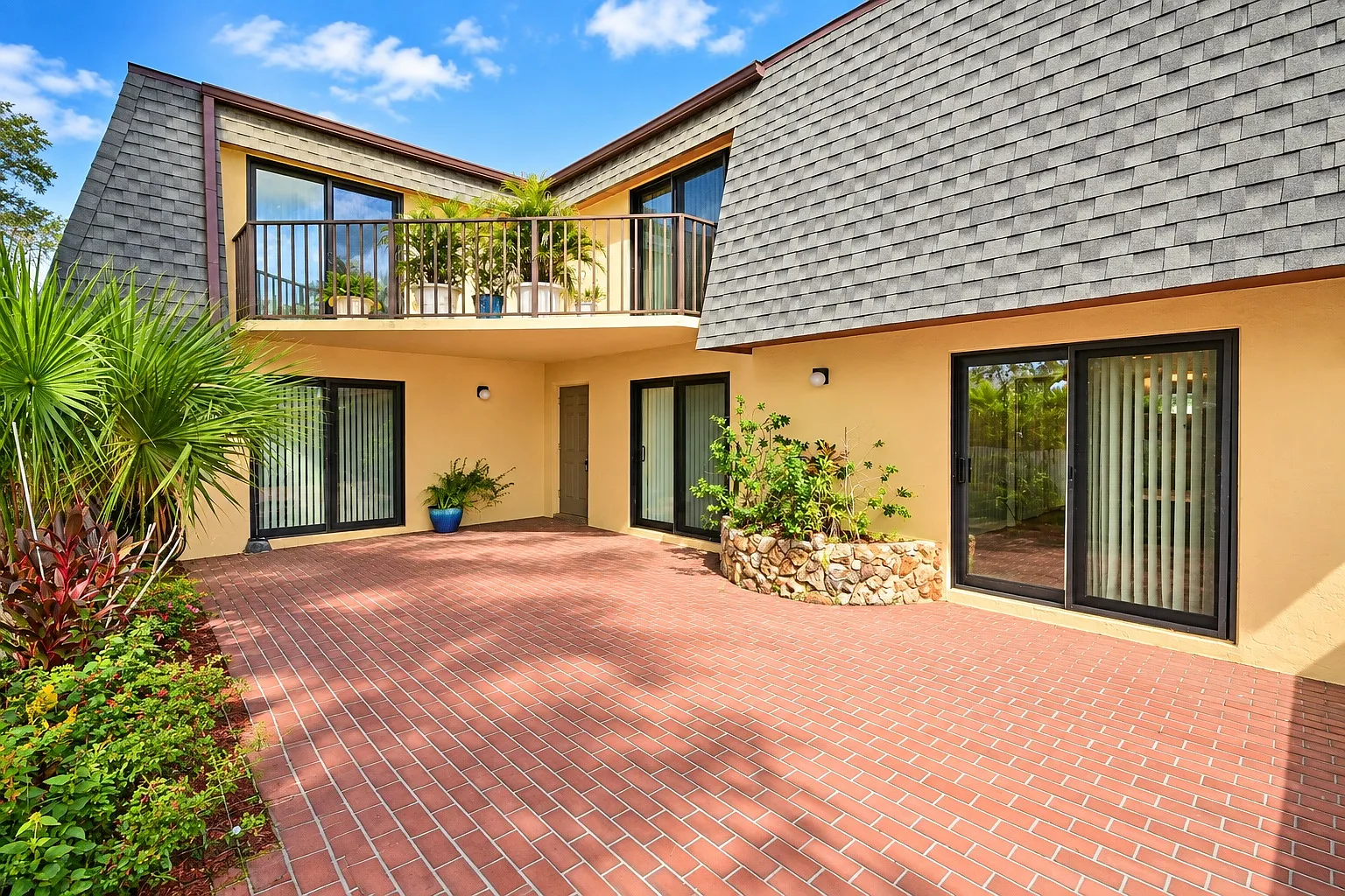 3/2.5 Beachside Duplex — Photo 1