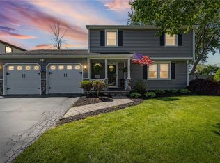 203 Woodsong Ln, Rochester, NY 14612