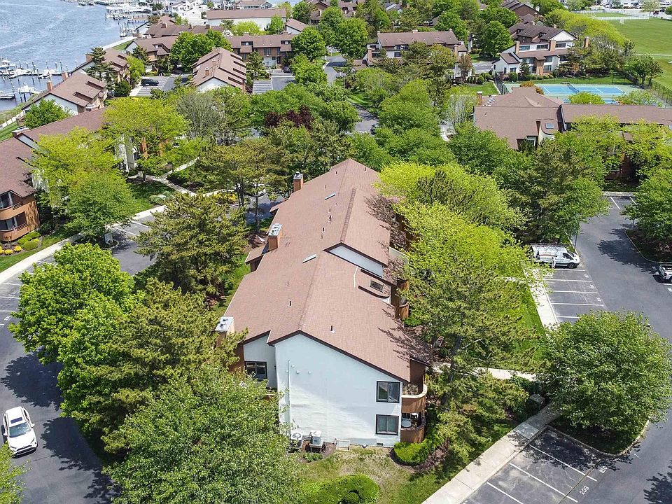 1st image of 114 Easterly Dr #114