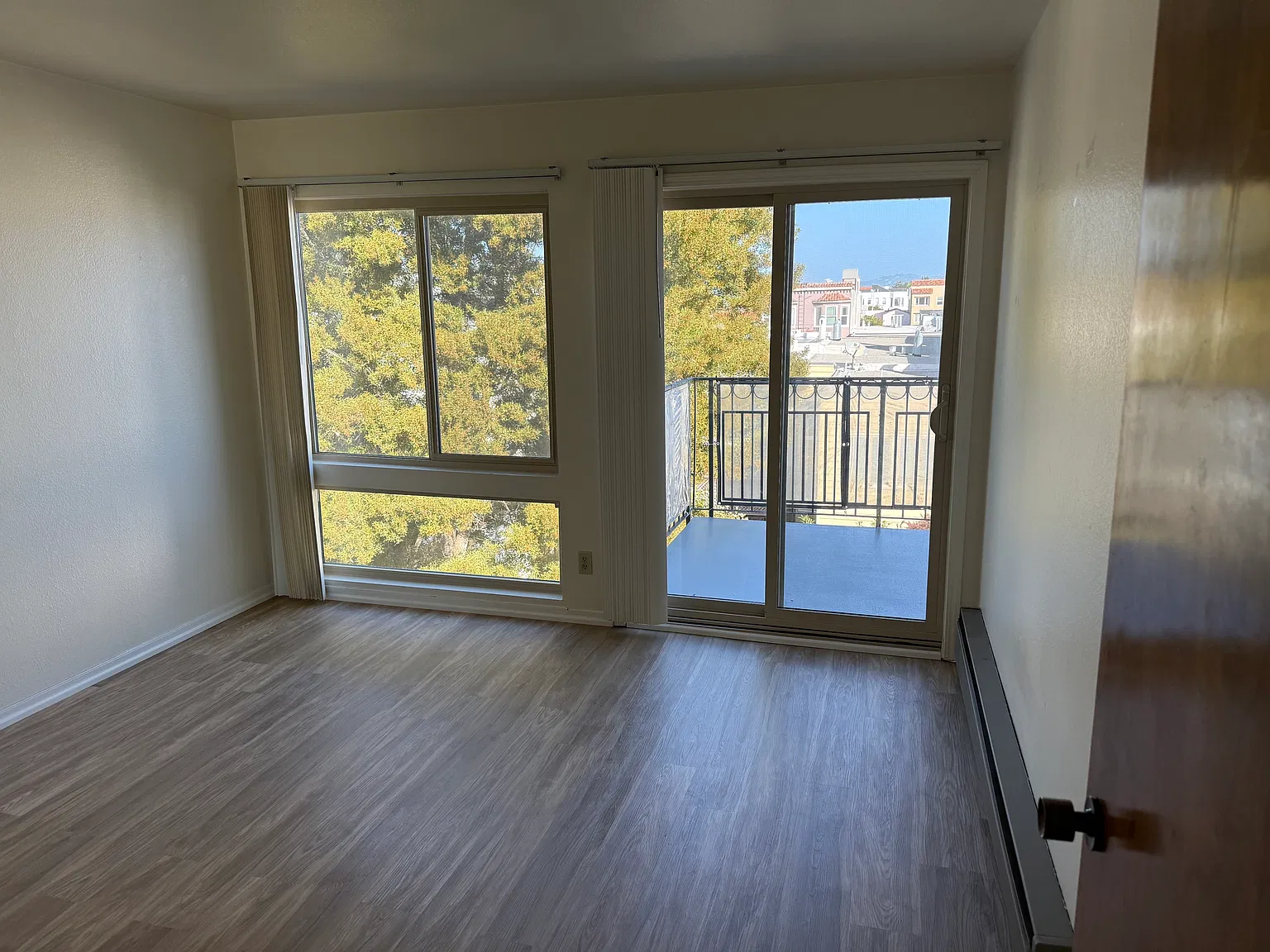 2 bed, 980 sqft, $6,995 — Photo 4
