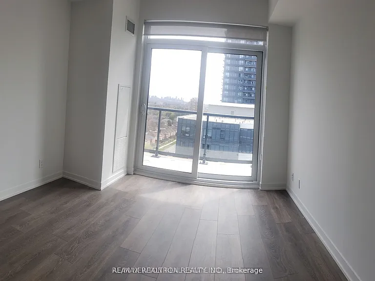 7950 Bathurst St #1518 — Photo 17