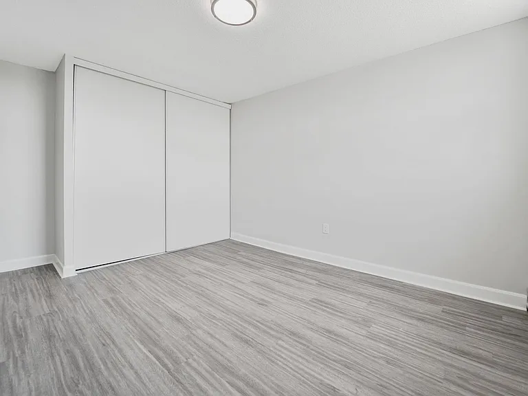 100 Lancaster Dr — Photo 21
