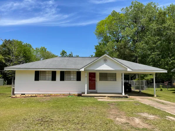 1806 Greenwood Cir, Demopolis, AL 36732