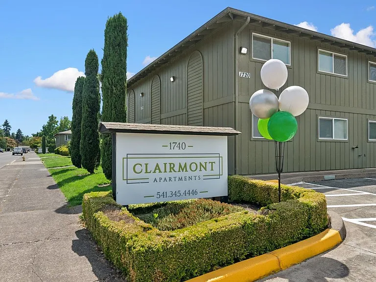 The Clairmont — Photo 19