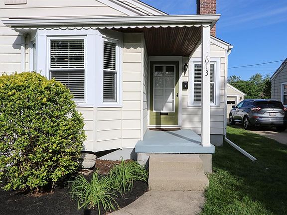 2nd image of 1013 Yorkshire Pl