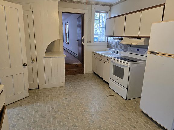 5th image of 110 Pleasant Street