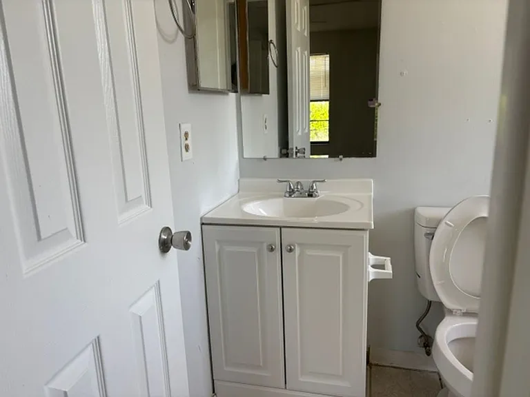1110 SE 9th Ct — Photo 8