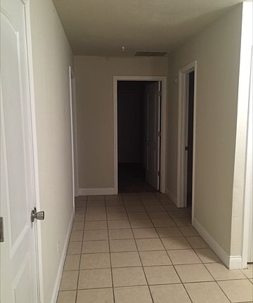 3rd image of 1222 W Hunt St