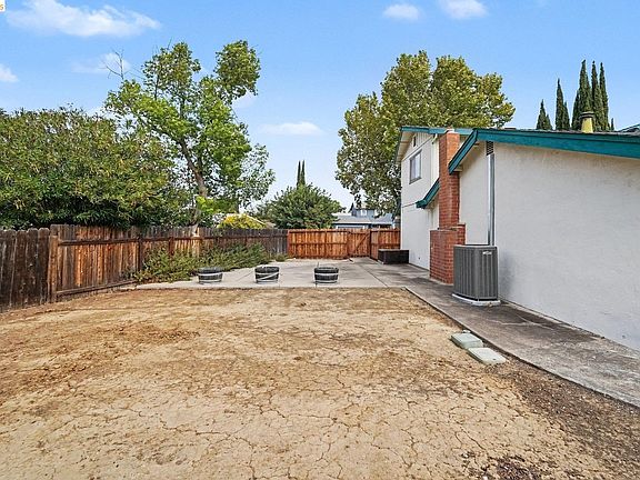 4th image of 3008 Harrison Pl