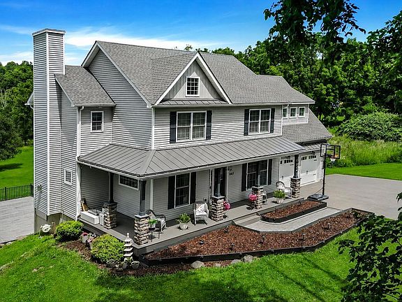 3rd image of 643 Ridgebury Road