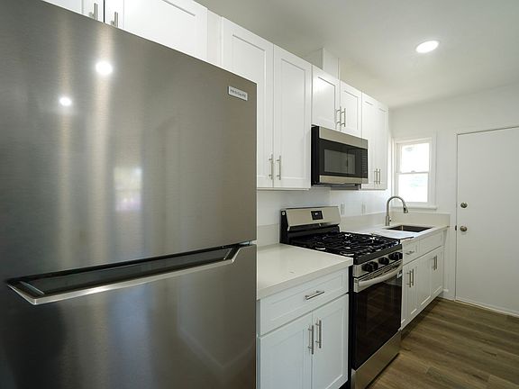 4th image of 21835-65 Dracaea Ave