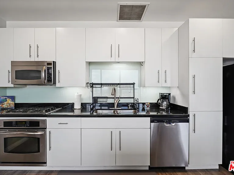 1100 Wilshire Blvd #2201 — Photo 14