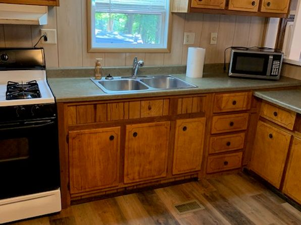 752 Logan Rd, New Stanton, PA 15672