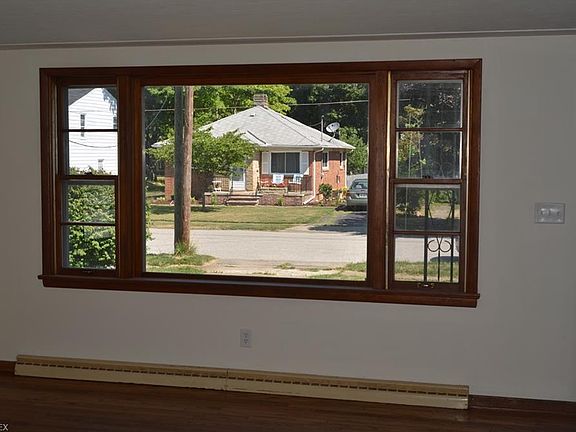 3rd image of 133 Caroline St