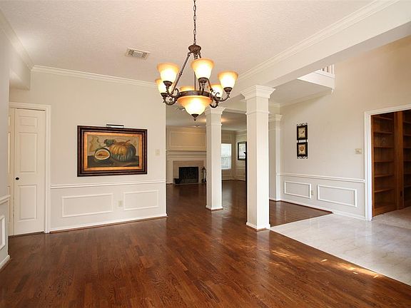 Here you can see how the entry flows from the dining room, the study and the family room beyond.