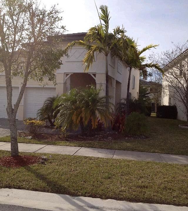 2nd image of 350 NE 36 Avenue Rd